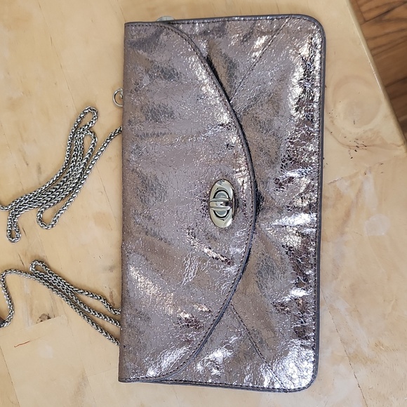 Sorial Metalic Turn Lock Crossbody Purse Handbag with Chain Strap - Picture 3 of 12